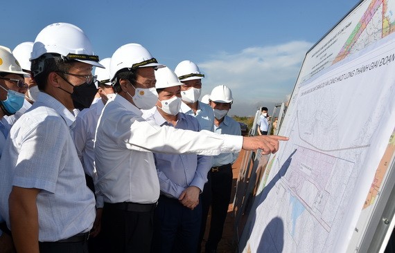 不得延緩隆城機場施工進度