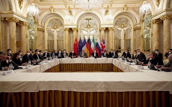 當地時間2021年12月27日，奧地利維也納，伊朗核問題全面協議聯合委員會在維也納舉行第八輪談判，歐盟對外行動署副秘書長莫拉主持會議。（圖：新華社）