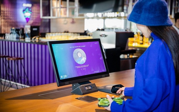 “非接觸式旅遊”的旅客到酒店時可在電腦上辦理住宿登記手續，而不用接觸接待人員。