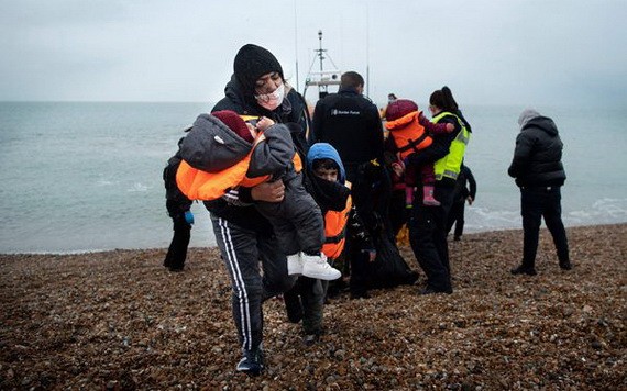 今年11月，英國英格蘭肯特郡上岸後的非法移民。
