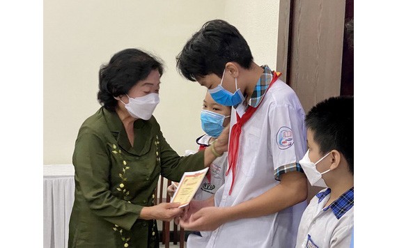 韋阿英基金資助本市學生