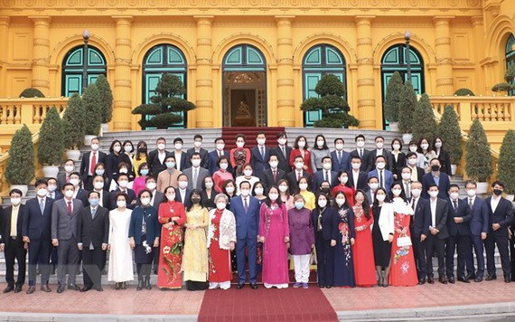 關照輔助貧困少兒