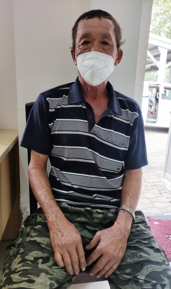 陳文弟正等錢醫病。