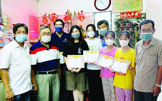 蘇氏宗祠上門頒發獎學金