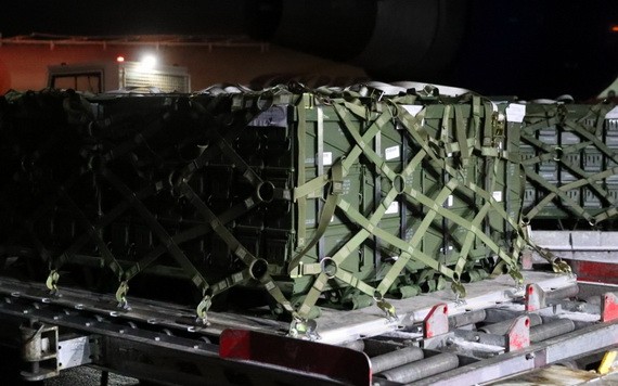 美國駐基輔大使館表示，美國的首批新軍事援助，已運抵烏克蘭。（圖：美國駐烏克蘭大使館）