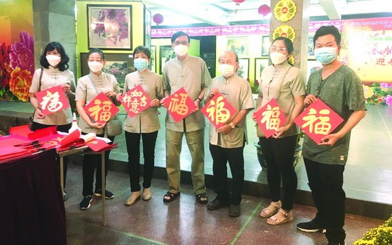 各華人書畫家參加壬寅年迎春美術展。