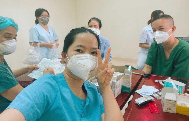 醫務人員克難抗疫 ảnh 1