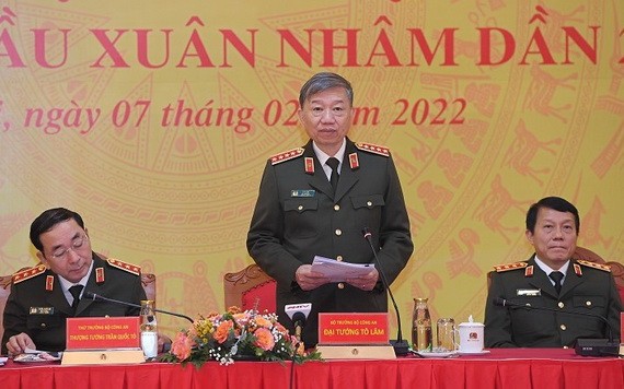 公安部長蘇霖（中）在會上發言。（圖：公安部）