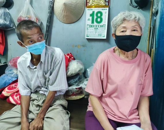 潘麗娥年事已高還得照顧患病的弟弟。