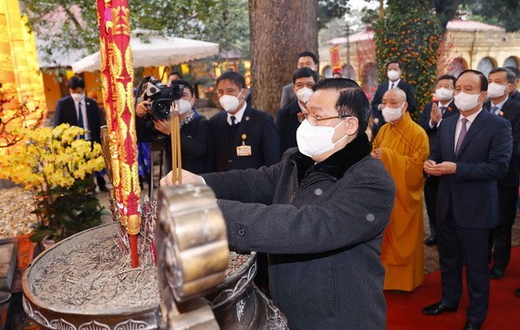 國會主席在昇龍皇城敬香緬懷先輩
