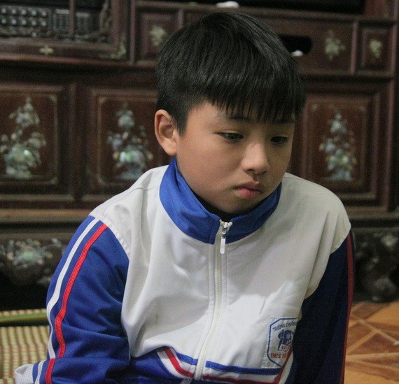 機智的何功明德。