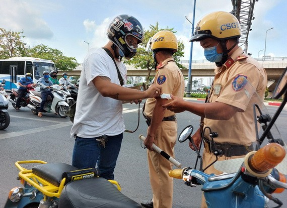 執勤中的交警力量。