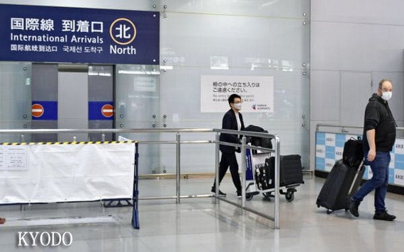 日本關西國際機場的國際達到口。（圖：共同社）