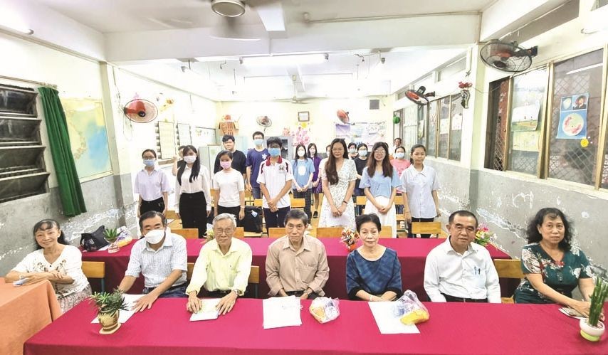 啟秀華文中心首個愛好作文座談會。