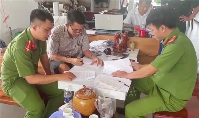 某倉庫存放5噸走私白砂糖