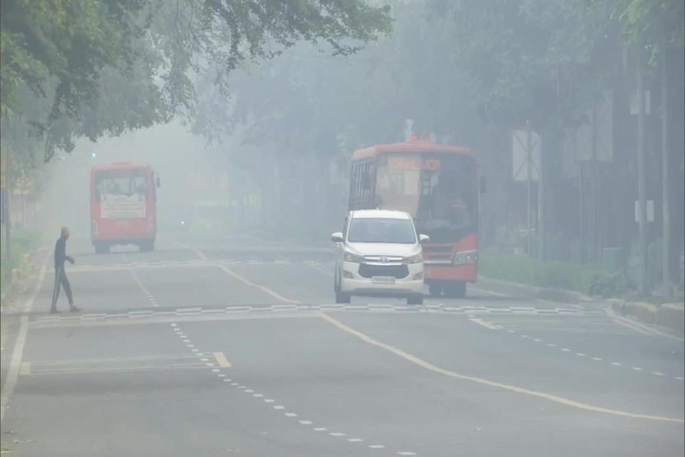 新德里市政府禁止建築活動，因為空氣污染急劇增加，導致健康問題。（圖：ANI）
