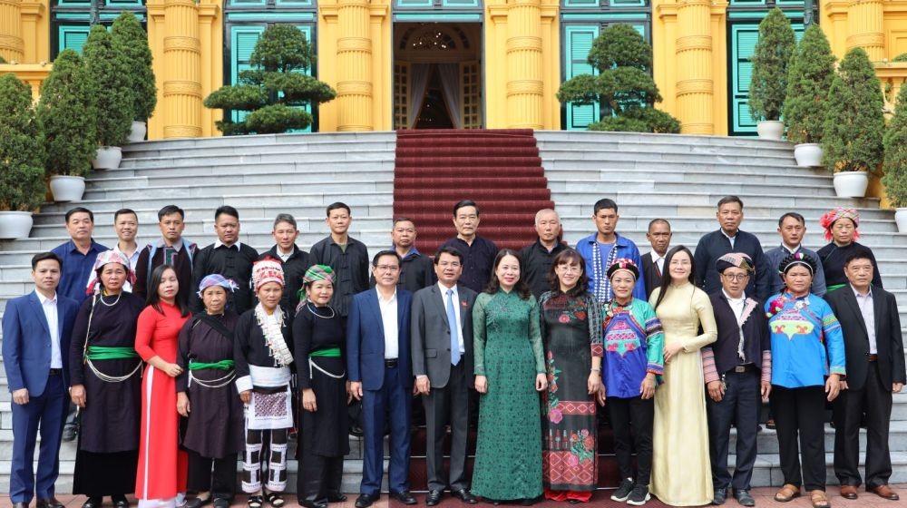 國家副主席接見老街德高望重人士