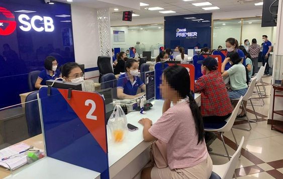 客戶在 SCB 銀行進行交易。（示意圖：TTO）