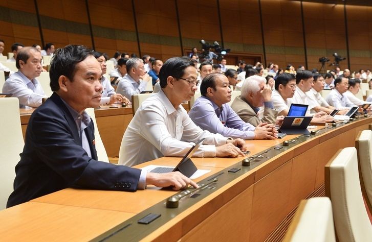 國會代表按鈕表決通過《基層民主落實法》。