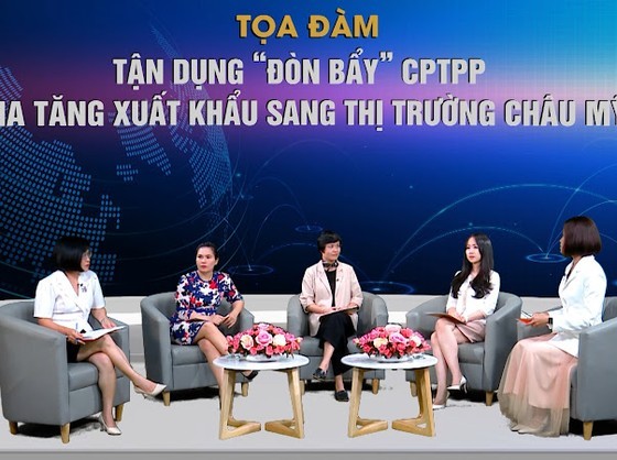 專家們與管理人員參加座談會。