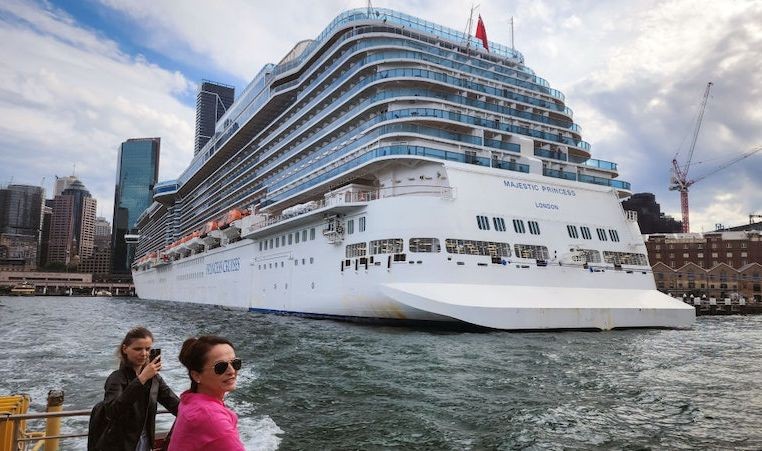“盛世公主號”郵輪停泊在澳洲悉尼。（圖：互聯網）