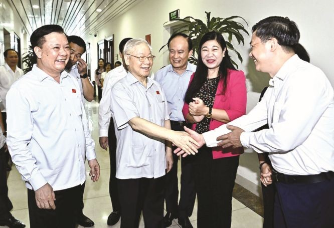 阮富仲總書記與河內選民交流。