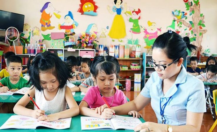 至2025年，全部教育機關、單位將把人權內容納入教學課程。