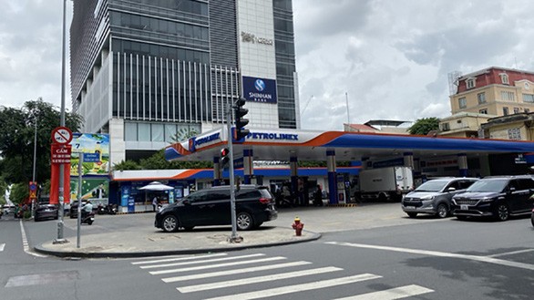 第三郡二徵夫人與陳高雲街角的加油站有乾淨 的衛生間。