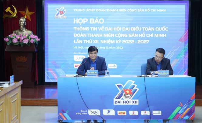 980 名代表出席共青團全國代表大會 