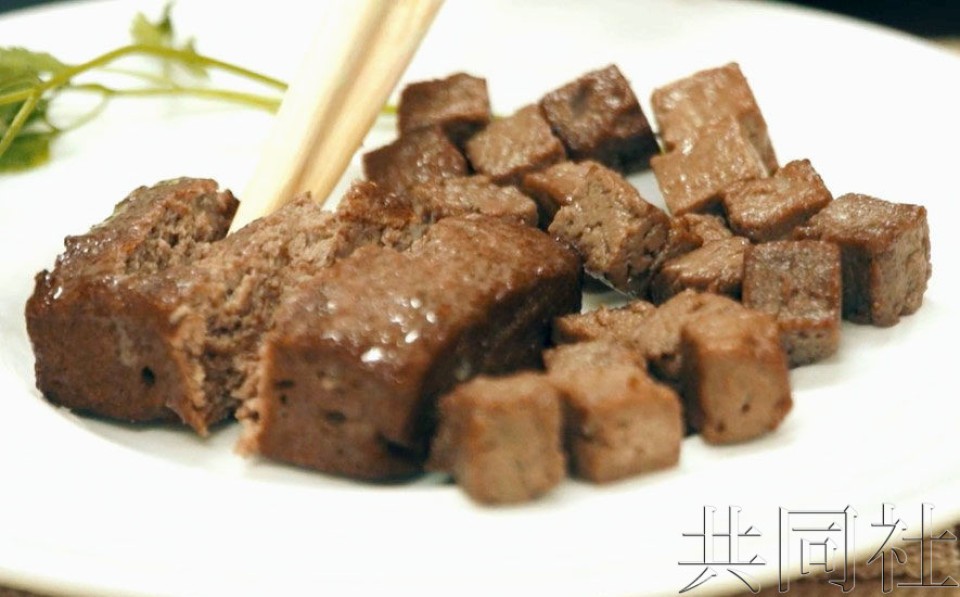 圖為以米糠為原料的替代肉。（圖：共同社）