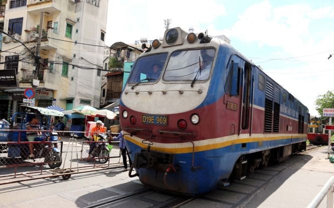 架設高速鐵路事宜將可解決交通基礎設施之壓力，經濟效益又高。