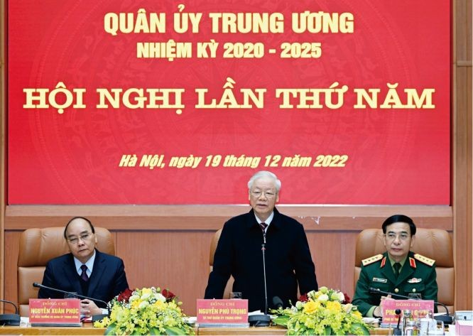 黨中央總書記阮富仲（中）會上致辭。（圖：曰鐘）