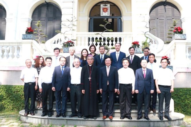 政府常務副總理向本市祝賀聖誕節