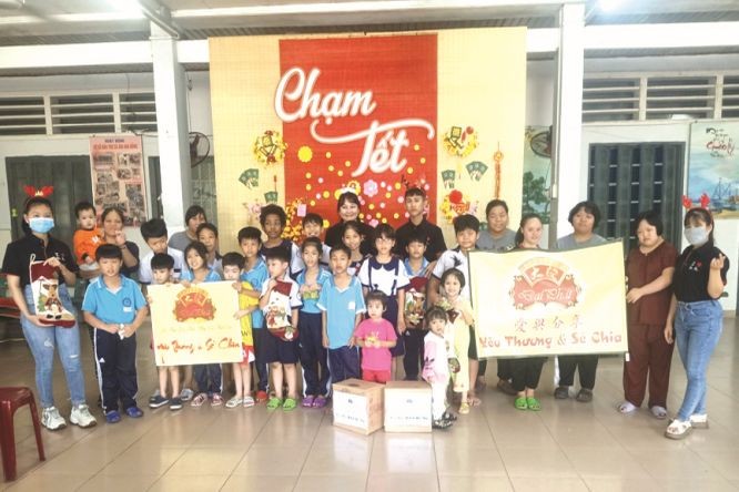 大發向孤兒送暖