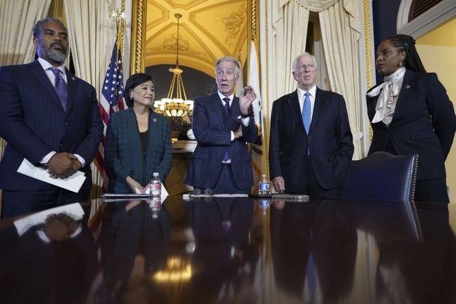 由民主黨領導的美國眾議院籌款委員會投票決定，要求公開特朗普近6年的納稅申報表的詳細內容。（圖：AP）