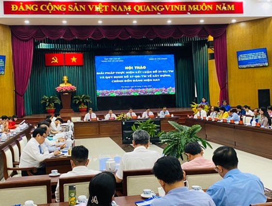 市幹部學院和富潤郡日前配合舉行第二十一號《結論》和第三十七號《規定》落實措施研討會。