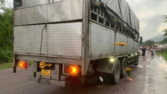 在富安省裘河市發生的嚴重交通事故現場，導致３母子當場死亡。（公安機關提供。）