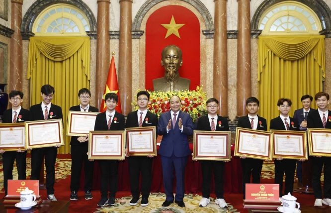 國家主席獎勵得獎學生