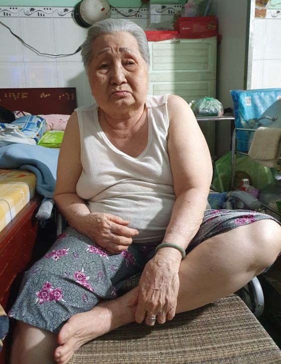 阮氏邁大娘多年來不良於行。