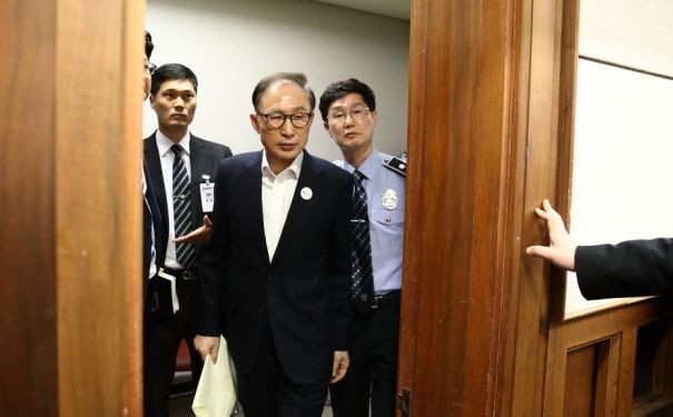 韓國政府27日公佈新年特赦名單，前總統李明博獲得特別赦免並恢復政治權利。（圖：互聯網）