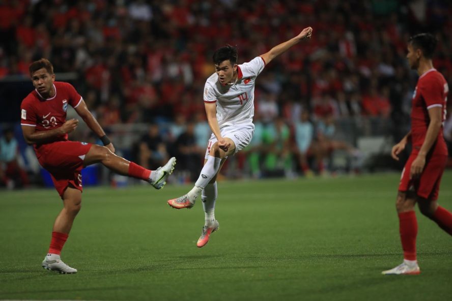 黃德射中對方門柱。（圖：互聯網）