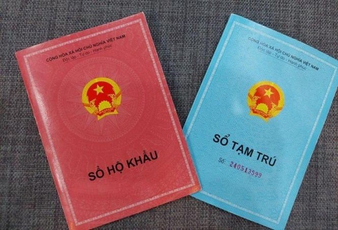 纸质户口簿、暂住簿正式被取消，许多手续获简化。