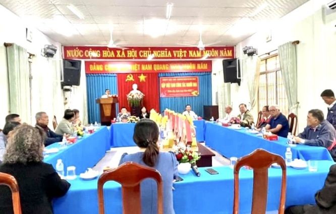 芽庄市领导向华人拜年