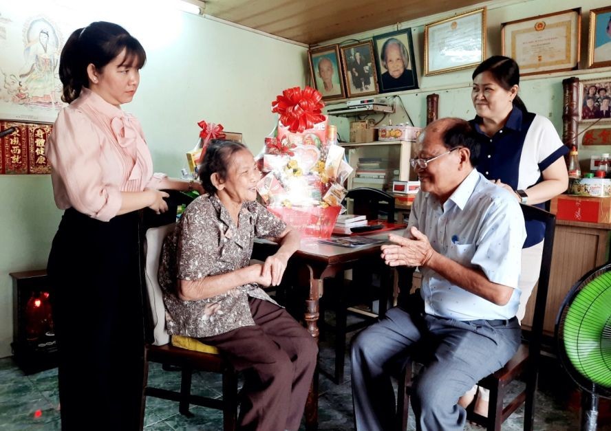 温陵会馆探望华人革命有功者