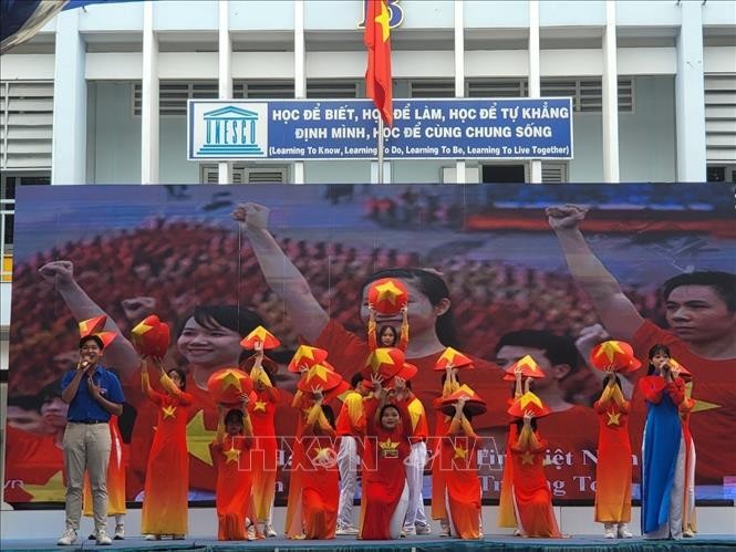 一•九大中学生传统露营开营