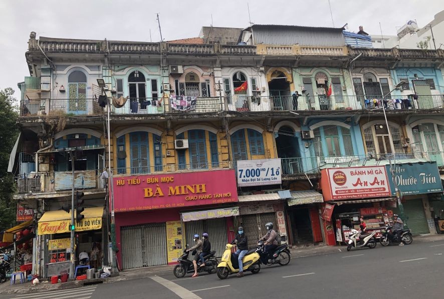 第五郡动员陈兴道街440号危楼的住户儘早搬迁。