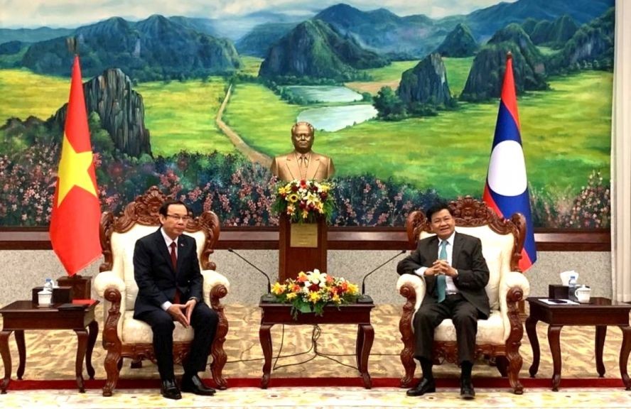 市委书记阮文年拜会老挝人民革命党中央委员会总书记、国家主席通伦•西苏里。