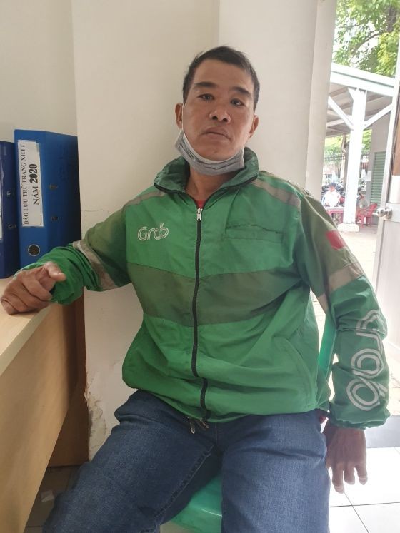 陈锦堂因病痛，生活难保。