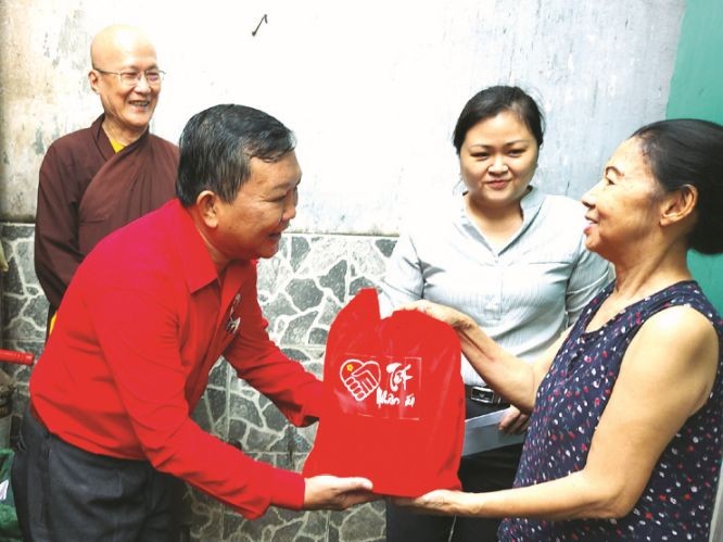 温陵会馆向孤寡长者献爱心