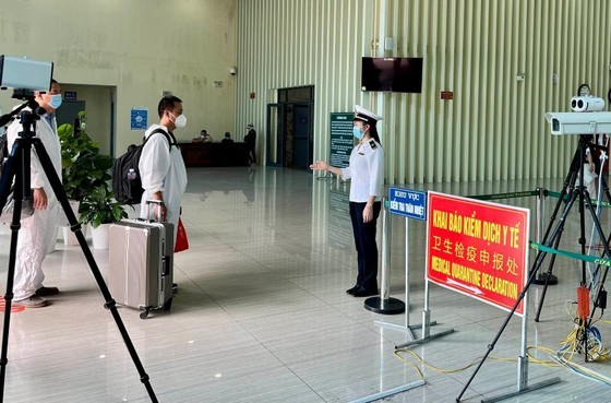 在各口岸加紧监控疫情